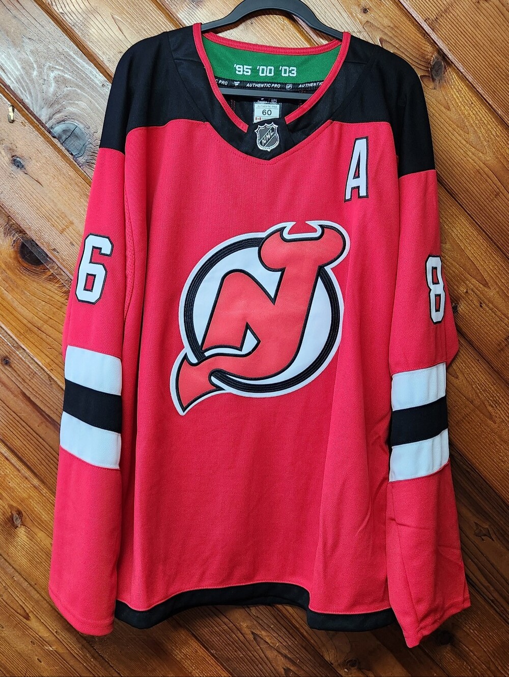 NWOT Men's Fanatics Jack Hughes #86 Red New Jersey Devils